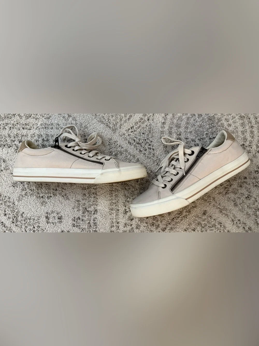 Taos Z-Soul Side Zip Lace Up Light Tan Canvas Sneakers Sz 9
